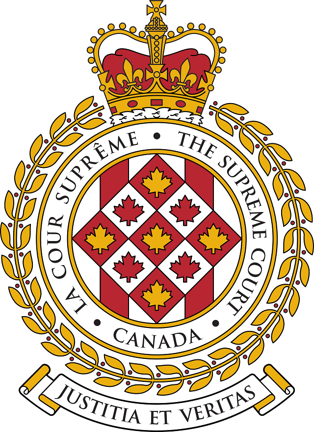 Un emblème stylisé rouge et or avec « La Cour suprême du Canada - The Supreme Court of Canada » au centre et « Justitia et Veritas » en dessous.