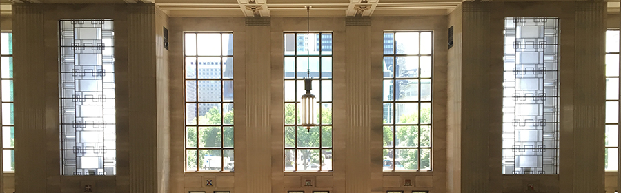 Fenêtre dans le Hall d'honneur de l'édifice de la Cour suprême du Canada